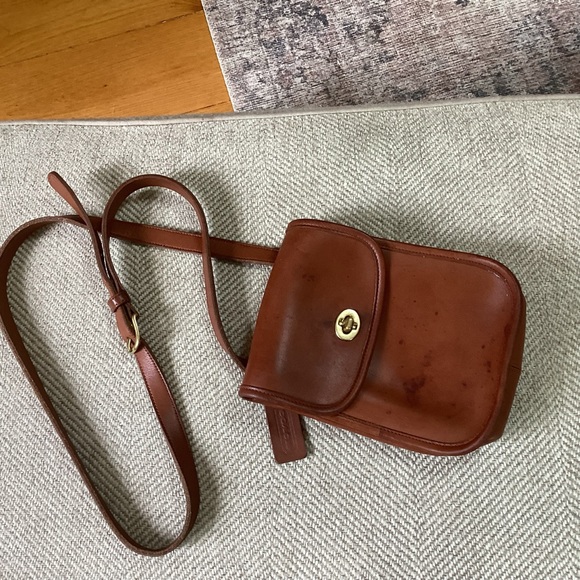 Coach Handbags - Vintage COACH Crossbody bag. Perfect for phone, wallet, lipstick .